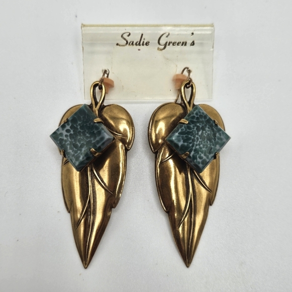 NEW VINTAGE Sadie Green Gold Tone Metal Leaf Statement French Hook Earrings - Picture 1 of 7
